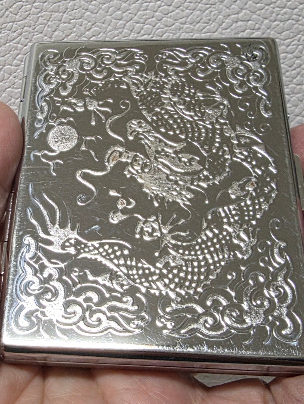 Dragon Theme Embossed Stainless Steel Card Holder - Picture 13 of 15